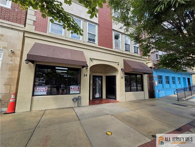 Building Photo - 22 S Pennsylvania Ave Unit B