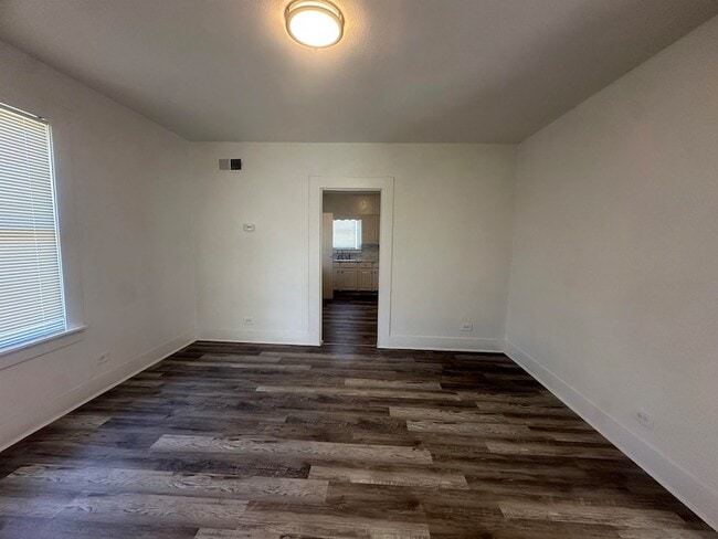 Photo - 2420 Wilson St