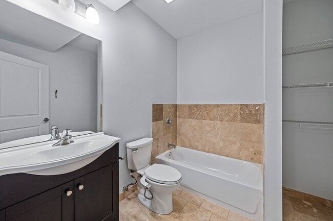 Photo - 2 bed 2.5 bath Logan Square Duplex Unit 2D