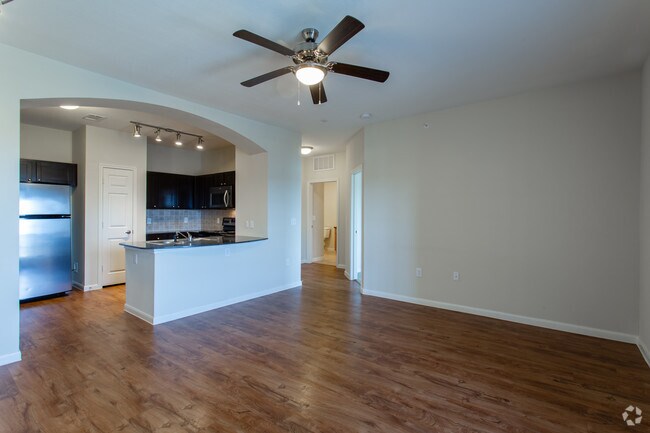 1BR, 1BA - 767 SF