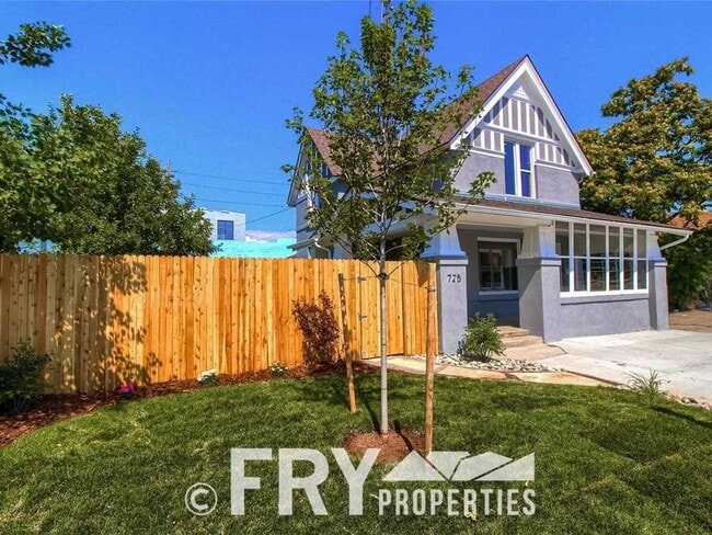 Building Photo - Beautiful, fully remodeled second floor du... Unit B Rental