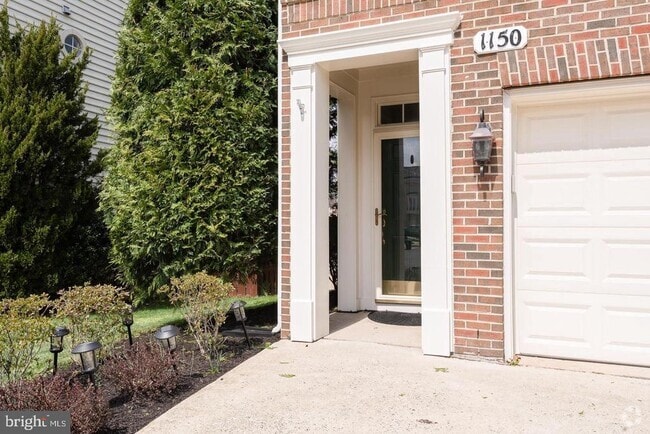 Building Photo - 1150 Keokuk Terrace NE Rental