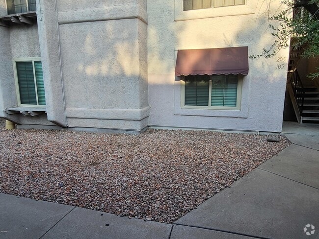 Building Photo - 1077 W 1st St Rental