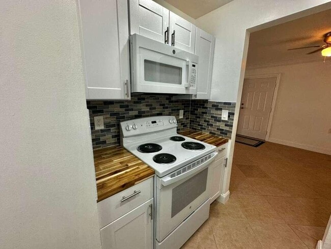 Photo - 1201 Lake Victoria Dr Unidad P