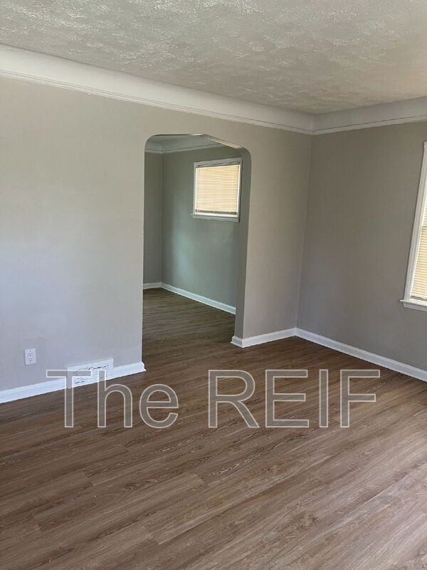 Photo - 7337 Curtis St