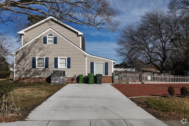 Photo - The Radnor House