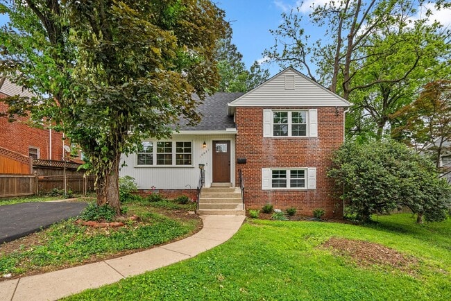 3 Bed 3 Bath - Silver Spring Split Level -... - 3 Bed 3 Bath - Silver Spring Split Level -... House