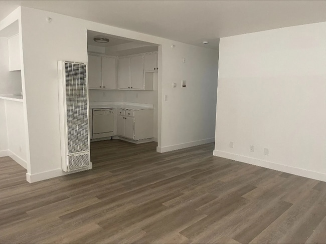 Photo - 13628 Kornblum Ave. Unidad Apt 5