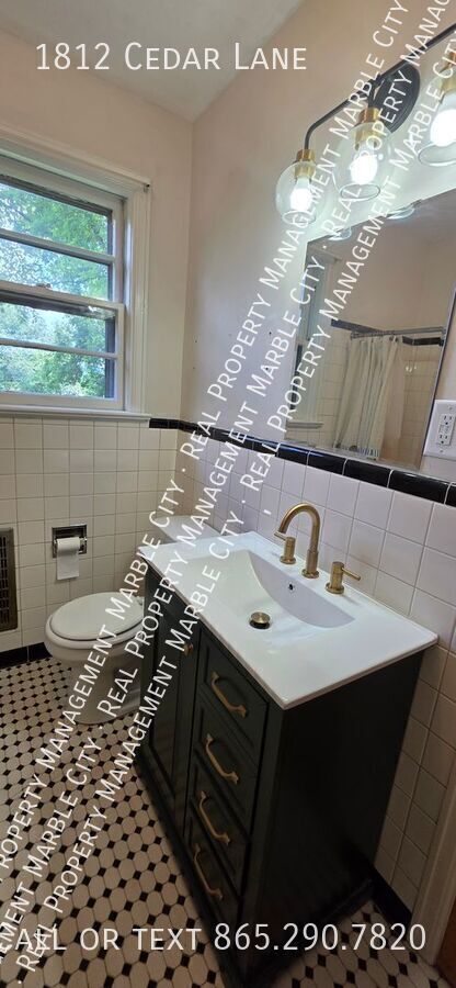 Photo - 1812 Cedar Ln