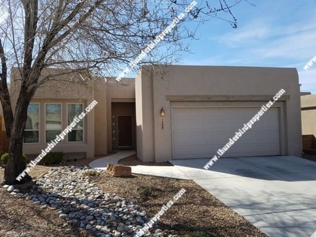 Beautiful and Spacious in NE Heights Gated... - Beautiful and Spacious in NE Heights Gated... House
