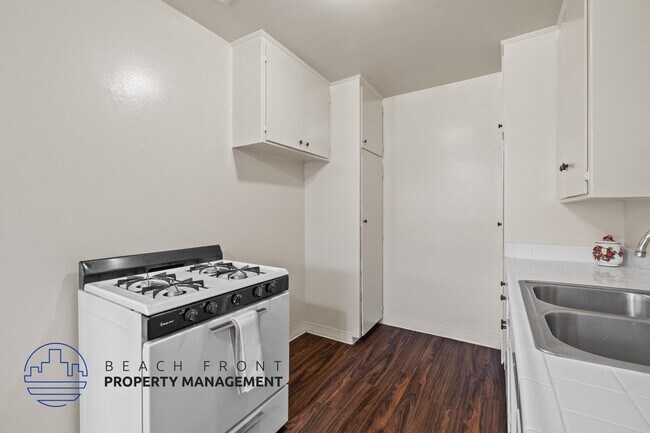 Photo - 621-625 Hyde Park Blvd.