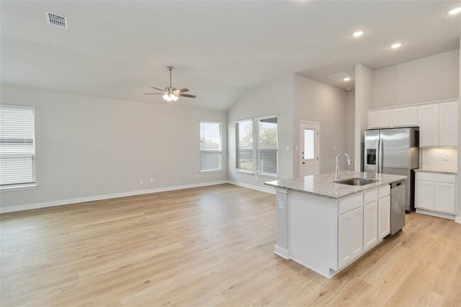 Photo - 775 Staglin St