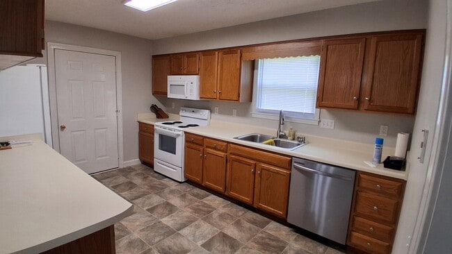 Photo - 201 Hicks Dr