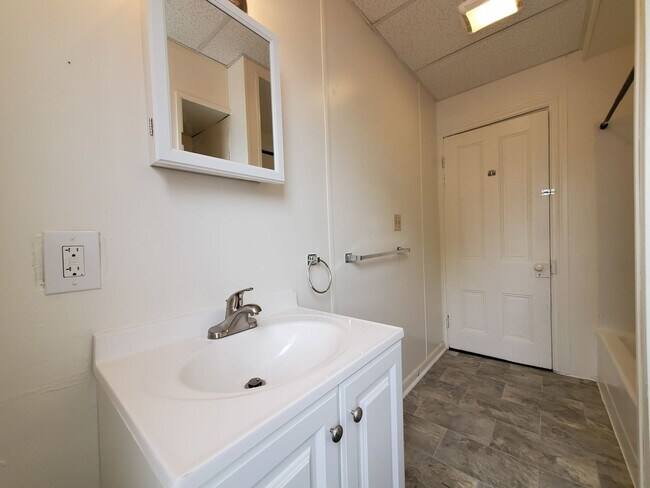 Photo - Milton -840 Unit 840-2 W Milton