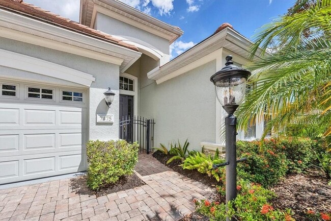 Photo - 7475 Edenmore St