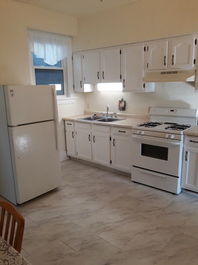 Kitchen - 2311 Muriel Ct