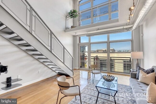 Building Photo - 1390 Kenyon St NW Unit #726