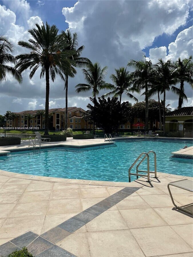 Photo - 2351 W Preserve Way Unidad 304 Rental