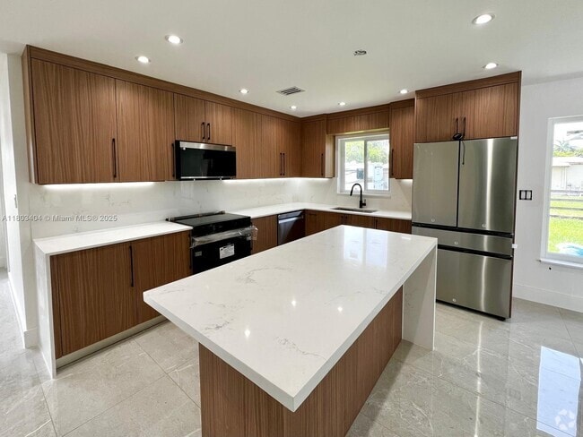 Building Photo - 1590 SW 139th Ave Rental