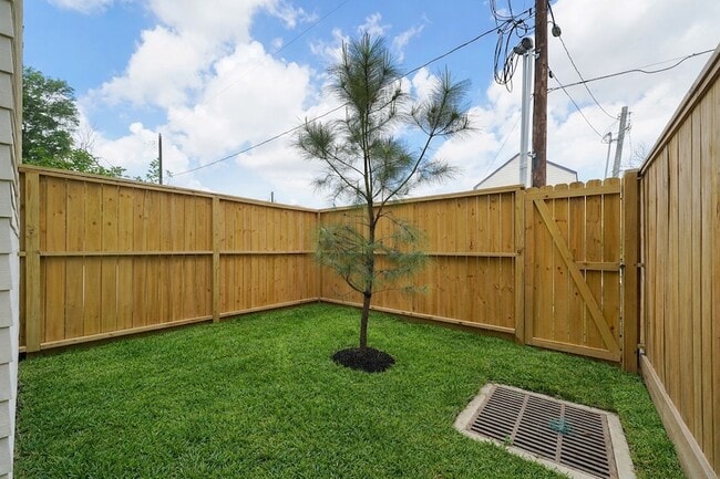 Photo - 861 Rachel St