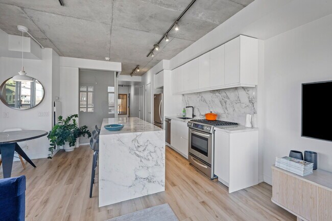 Photo - 2 Gladstone Ave