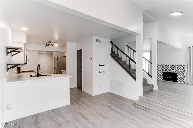 Building Photo - 2819 Briar Knoll Dr