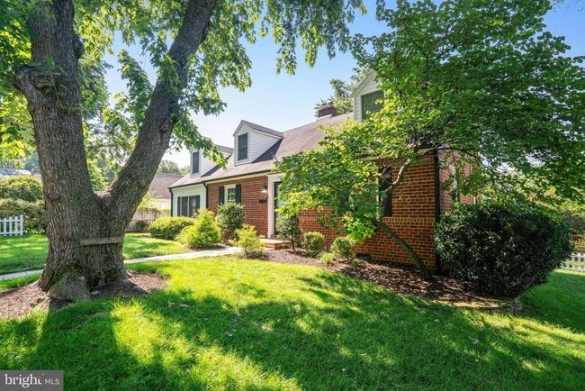 Photo - 740 Upland Pl