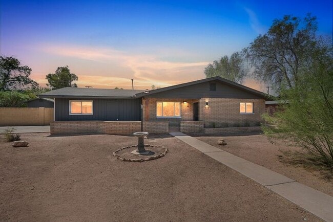Building Photo - Totally remodeled home in prime Tempe Loca...