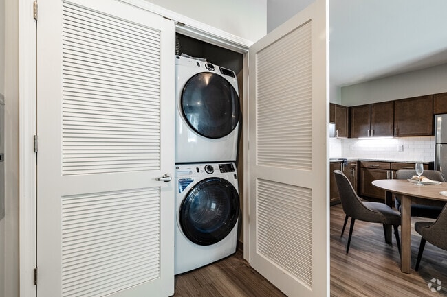 2BR, 2BA - 995SF - Laundry
