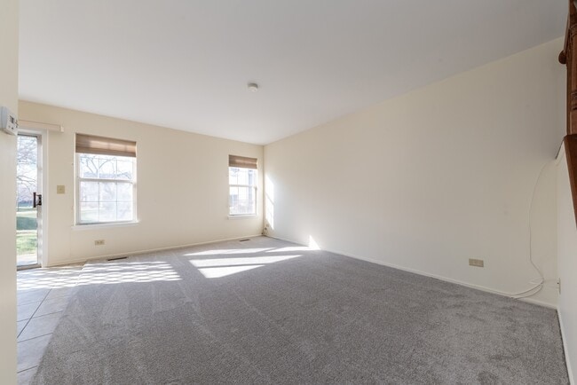 Photo - 260 E Fabish Dr