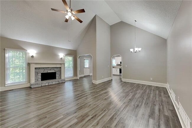 Photo - 755 Abbington Ln