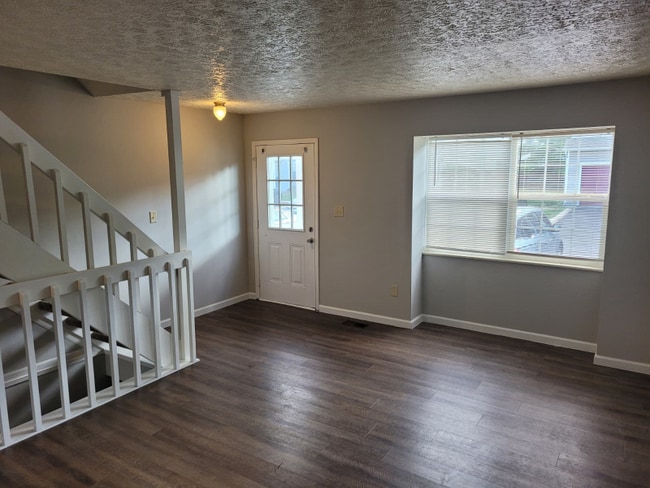 Photo - 872 Upholland Ln