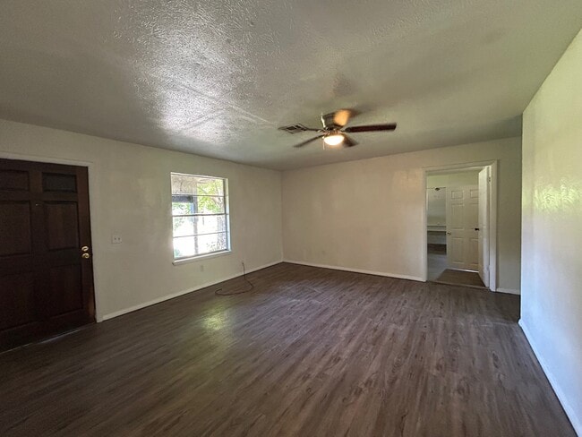 Photo - 712 Lakeview Dr