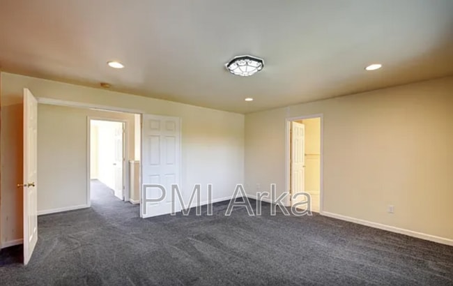 Photo - 10260 NE 30th Pl