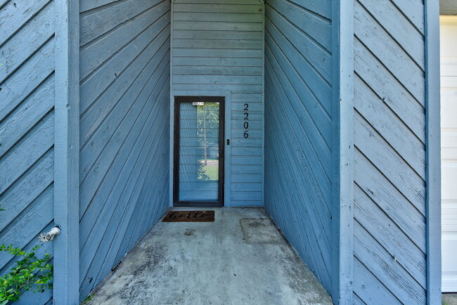 Photo - 2206 Whiteoak Cir