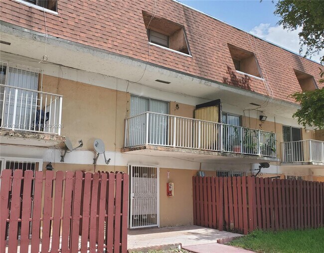 Building Photo - 250 NW 107th Ave Unit 106