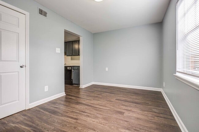 Country Club Apartments