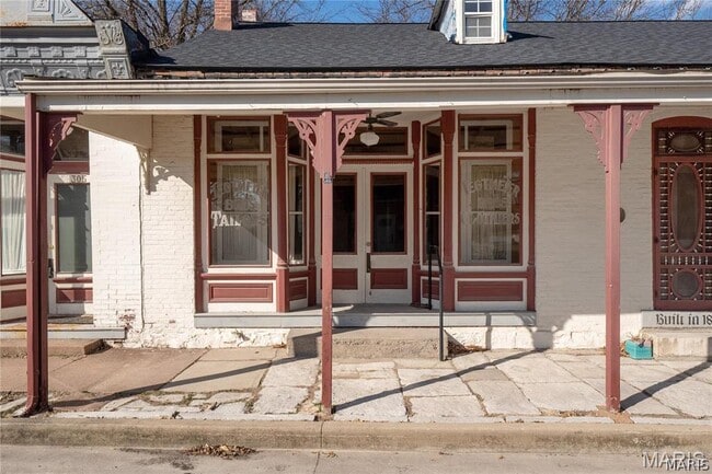 Photo - 301 W Laurel St