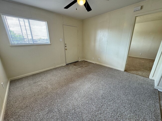 Photo - 807 W Hallmark Ave Unit E