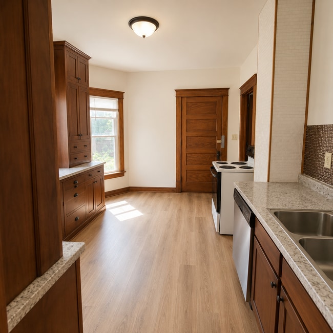 Photo - 353 W James St Unit 353 (lower)