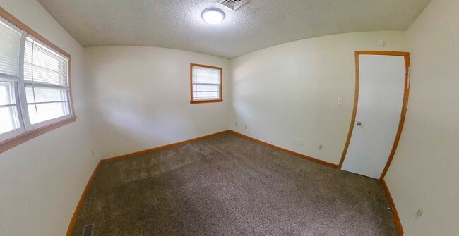 Photo - 3D Tour Available - 3 Blocks from Campus + Fenced-in Yard + Washer & Dryer! Available June 13th!