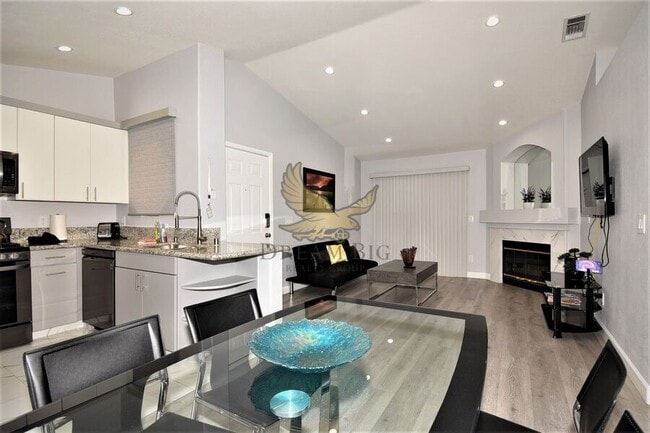 Photo - 5415 W Harmon Ave