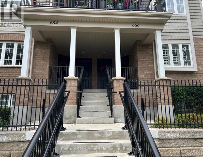 Photo - 654 Woodlawn Rd E