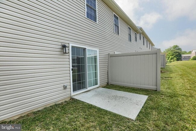 Photo - 22 Spring View