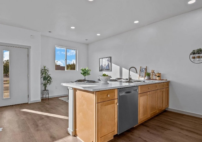 Photo - 2786 Caspian Wy