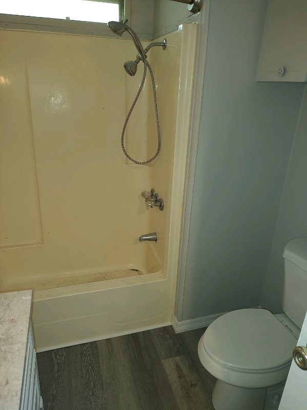 Photo - 900 9th Ave E