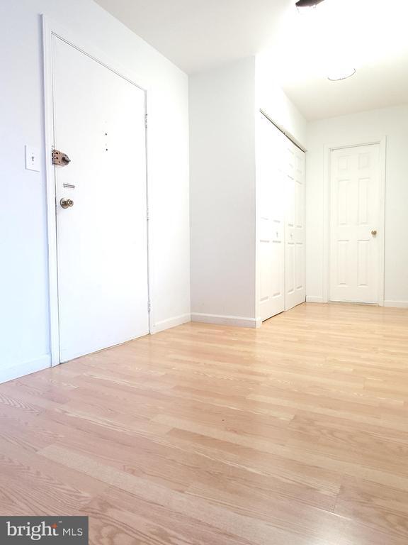 Building Photo - 6137 Leesburg Pike Unit 408