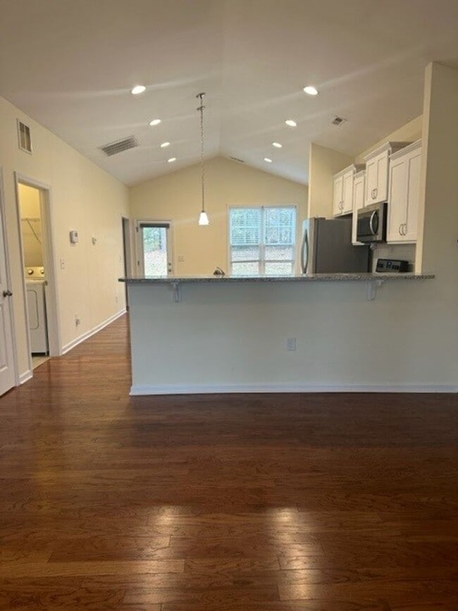 Photo - 3 Bed/2 Bath Open Floor Plan!