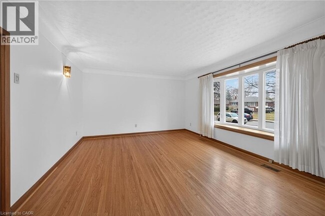 Photo - 134 W 28th St