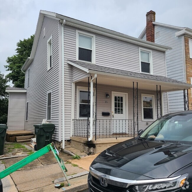 Building Photo - 211 E High St Rental